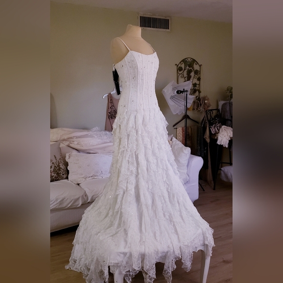 Justin Alexander Wedding Gown - Picture 2 of 7